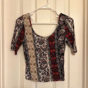 Scoop neck print top